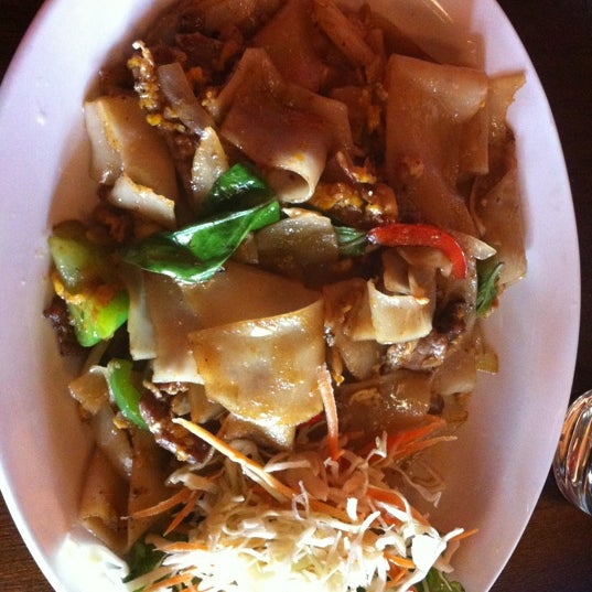 Photo taken at Aloy Thai Cuisine by Semi K. on 5/6/2012