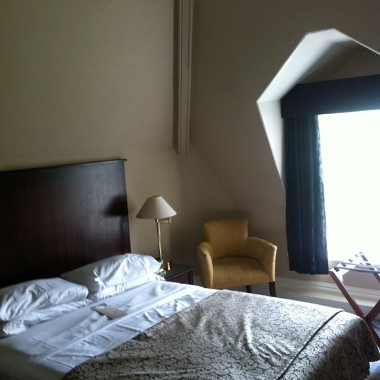 รูปภาพถ่ายที่ Old Swan Hotel โดย Peter H. เมื่อ 5/15/2012