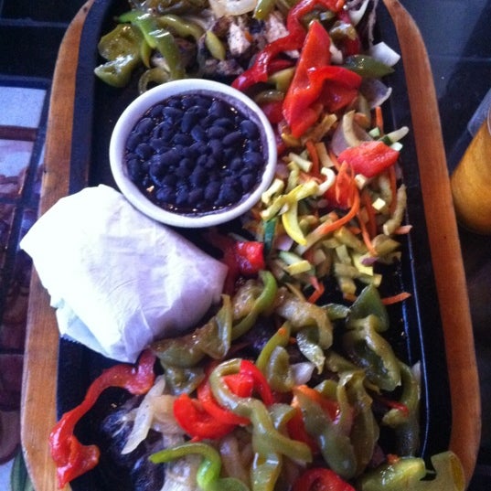 Foto scattata a Mexicali Cocina &amp; Cantina da Stephen C. il 3/31/2012