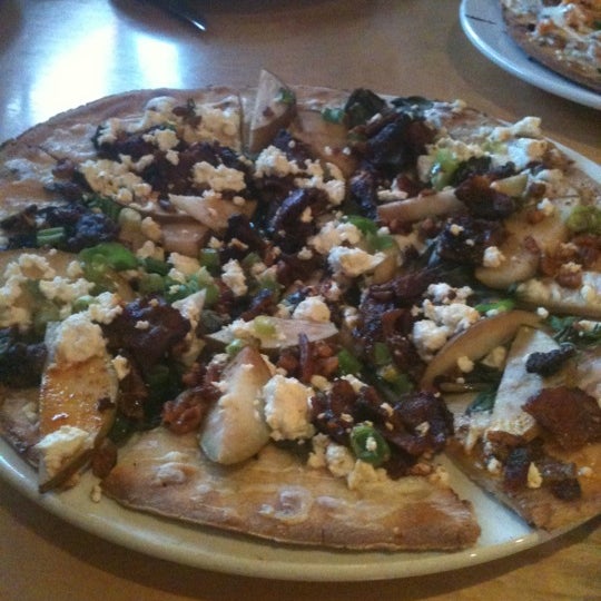 6/5/2012 tarihinde Rebecca M.ziyaretçi tarafından PW Pizza'de çekilen fotoğraf