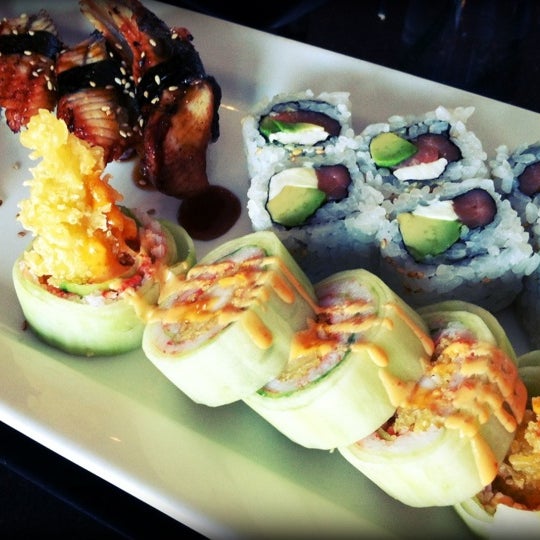 7/2/2012에 😜 Heather S.님이 East Moon Asian Bistro &amp; Sushi에서 찍은 사진