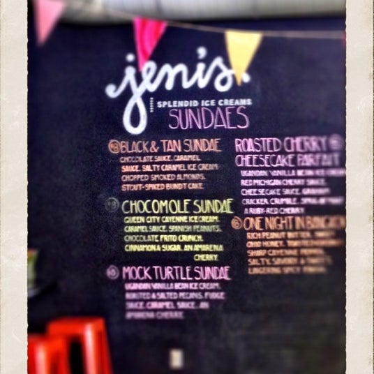 รูปภาพถ่ายที่ Jeni&#39;s Splendid Ice Creams โดย Stephanie H. เมื่อ 7/1/2012