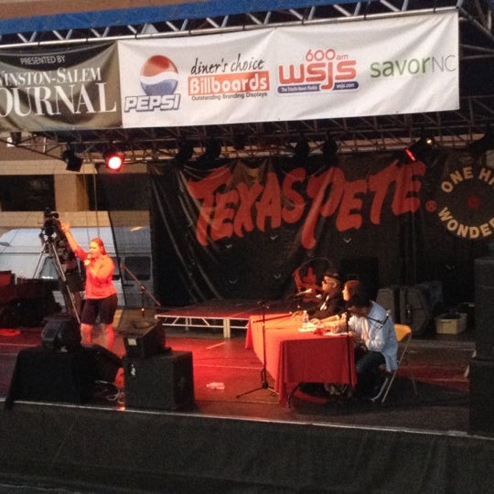 Photo taken at Twin City Ribfest by Texas Pete H. on 6/8/2012