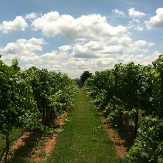 Foto tirada no(a) King Family Vineyards por Brandon B. em 6/16/2012