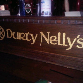 Foto diambil di Durty Nelly&#39;s Authentic Irish Pub oleh Matt B. pada 5/16/2012