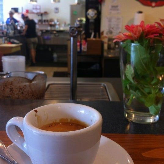 7/4/2012에 Taylor M.님이 Volta Coffee, Tea &amp; Chocolate에서 찍은 사진