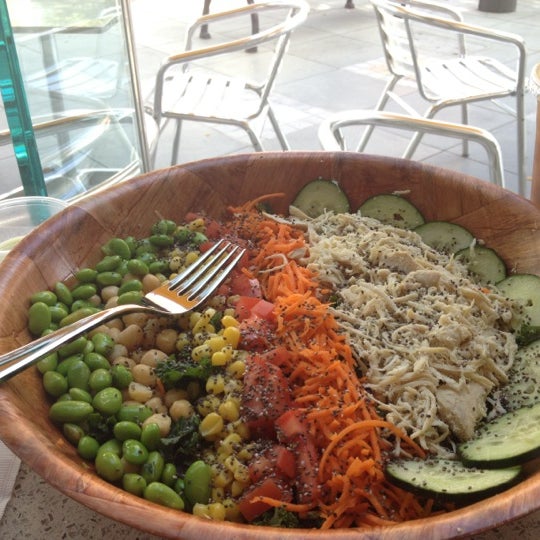 7/10/2012에 Navarro P.님이 California Monster Salads에서 찍은 사진