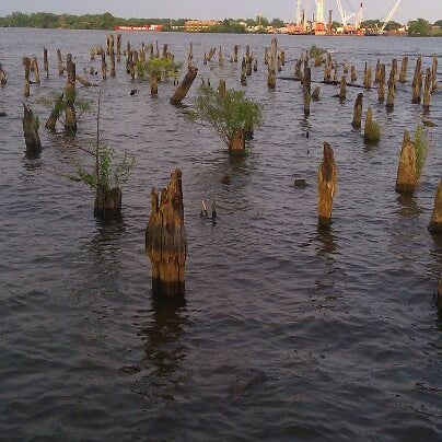 Das Foto wurde bei Cavanaugh&#39;s River Deck von Michael G. am 5/27/2012 aufgenommen