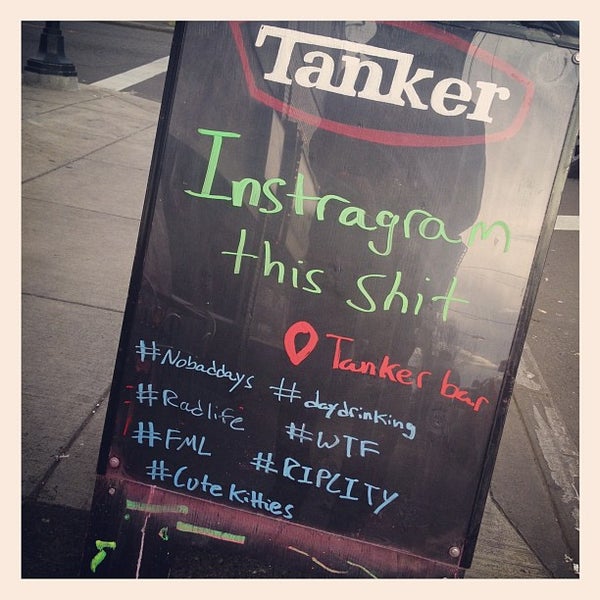 รูปภาพถ่ายที่ Tanker Bar โดย Mason W. เมื่อ 4/13/2012