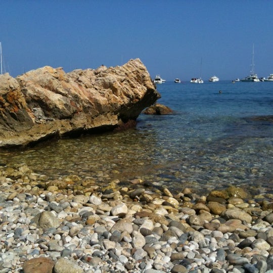 Foto diambil di Plage de Roquebrune Cap Martin oleh Lucilla P. pada 8/22/2012