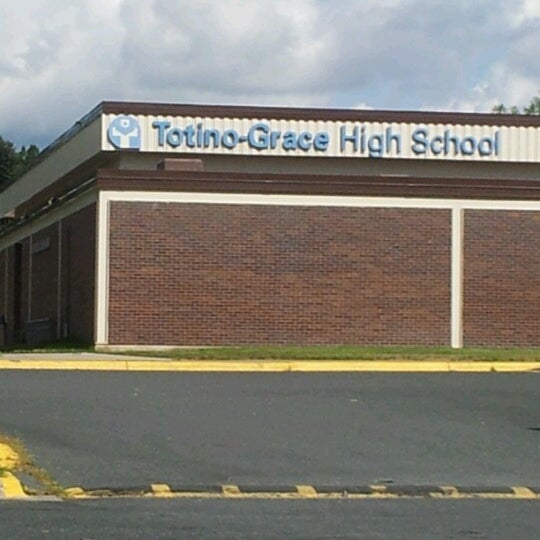 Снимок сделан в Totino-Grace High School пользователем Lisa C. 8/9/2012