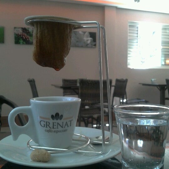Foto tirada no(a) Grenat Cafés Especiais por Paula D. em 7/4/2012