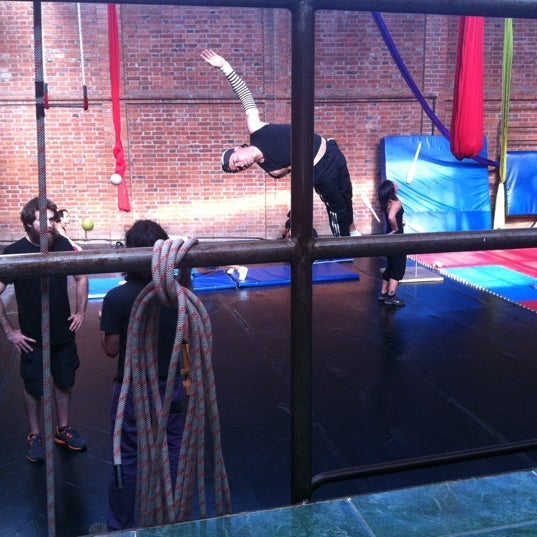 รูปภาพถ่ายที่ Casa de Artes y Circo Contemporáneo A.C. โดย Bibyz T. เมื่อ 4/25/2012