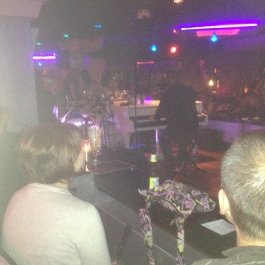 4/29/2012 tarihinde Frank A.ziyaretçi tarafından Gangsters Dueling Piano Bar'de çekilen fotoğraf
