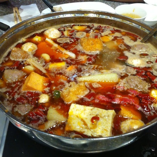 Foto diambil di Happy Lamb Hot Pot, Richmond 快乐小羊 oleh Meowby L. pada 4/15/2012