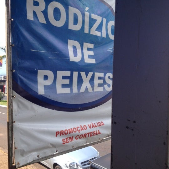 Photo taken at Na Onda do Peixe by Geise T. on 4/6/2012