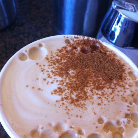 รูปภาพถ่ายที่ Peet&#39;s Coffee &amp; Tea โดย Keiko S. เมื่อ 5/12/2012