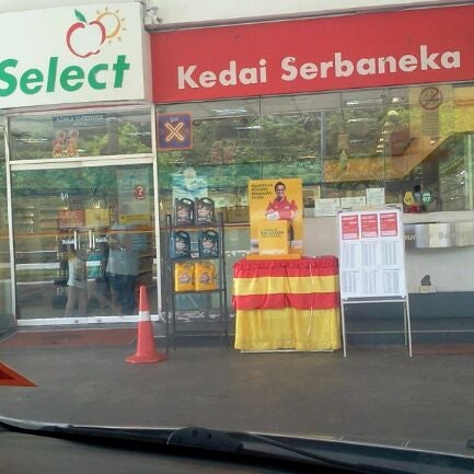 Photo taken at Shell by Fazrul S. on 2/19/2012