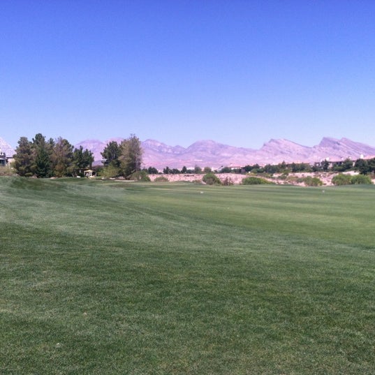 6/21/2012 tarihinde Ang L.ziyaretçi tarafından Badlands Golf Club'de çekilen fotoğraf
