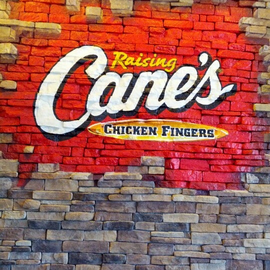 Foto diambil di Raising Cane&#39;s Chicken Fingers oleh David M. pada 9/3/2012