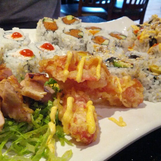 Снимок сделан в Sushi 88 &amp; Ramen пользователем Aimee L. 8/6/2012