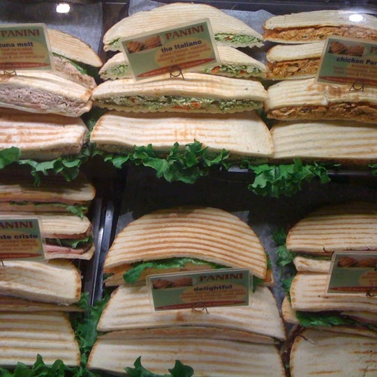 Foto tirada no(a) The Bread Factory Cafe por John M. em 3/28/2012