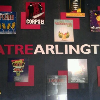 รูปภาพถ่ายที่ Theatre Arlington โดย Jennifer S. เมื่อ 6/3/2012