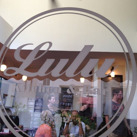 รูปภาพถ่ายที่ Lulu - Kitchen &amp; Bar โดย Ohad L. เมื่อ 9/7/2012