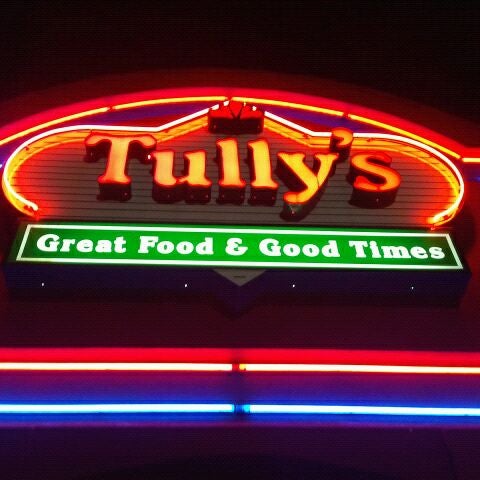 Foto tomada en Tully&#39;s Good Times  por Kaylin B. el 2/23/2012
