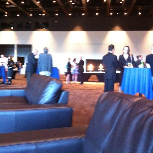 รูปภาพถ่ายที่ Edmonton Convention Centre โดย Chris M. เมื่อ 6/21/2012