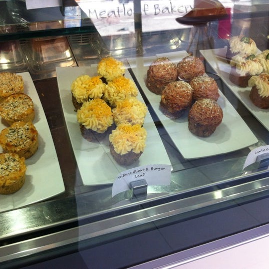 3/9/2012 tarihinde Emily B.ziyaretçi tarafından The Meatloaf Bakery'de çekilen fotoğraf