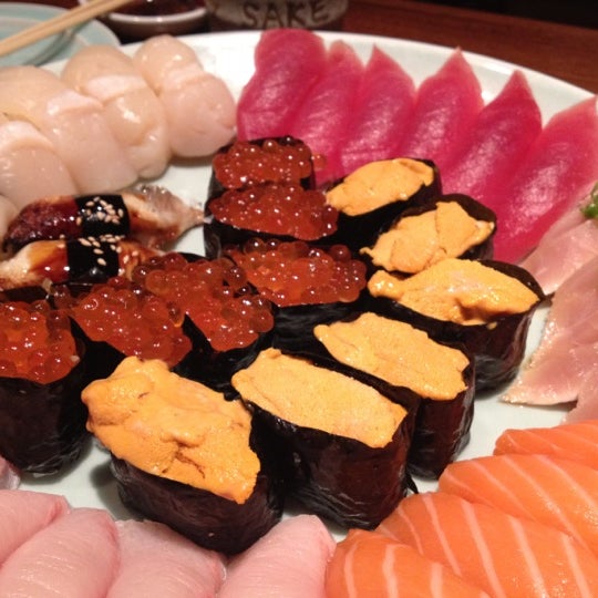 5/25/2012 tarihinde Vvv L.ziyaretçi tarafından Sushi Sake'de çekilen fotoğraf