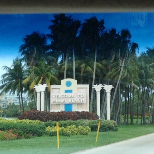 Photo taken at Iphone Repair Miami Beach by Chrt V. on 6/7/2012