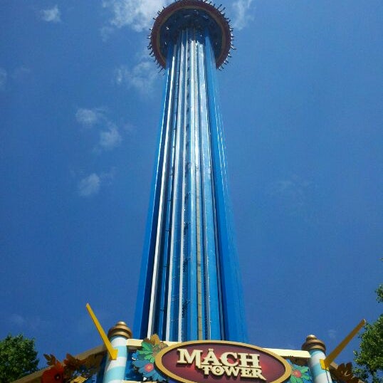 Photo taken at Mäch Tower - Busch Gardens by Michael L. F. on 6/4/2012