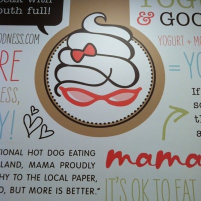 7/23/2012にDuane D.がYo Mama! Frozen Yogurt &amp; Goodiesで撮った写真