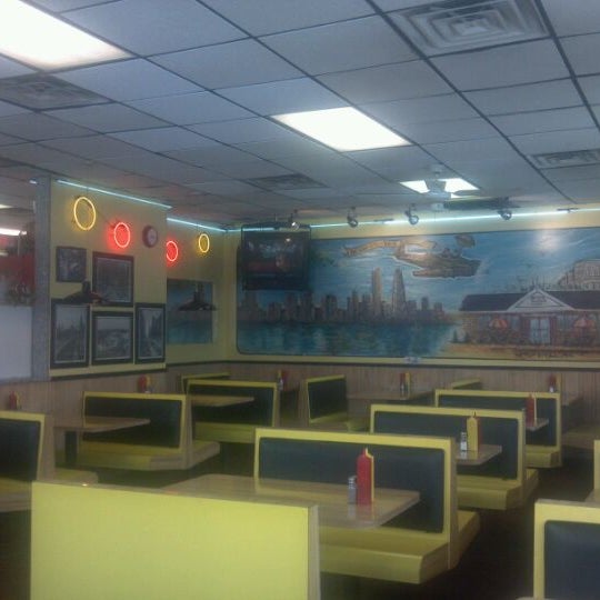 Foto tomada en Burger Baron  por John S. el 3/28/2012