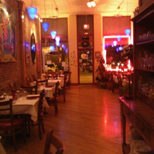 Photo taken at Ciao Amore Italian Ristorante by Hugh M. on 6/2/2012