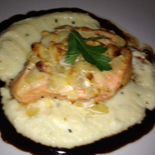 Photo taken at Wolfgang Puck American Grille by Holly O. on 8/22/2012