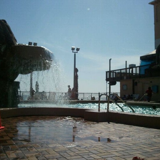 Days Inn London Pool Days Inn Pool/ Hot Tub - 2 tips