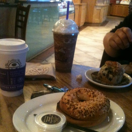 Photo taken at The Coffee Bean &amp; Tea Leaf by Rudy H. on 3/24/2012