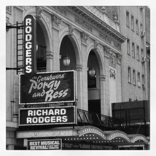 รูปภาพถ่ายที่ Porgy &amp; Bess on Broadway โดย Michael C. เมื่อ 6/3/2012