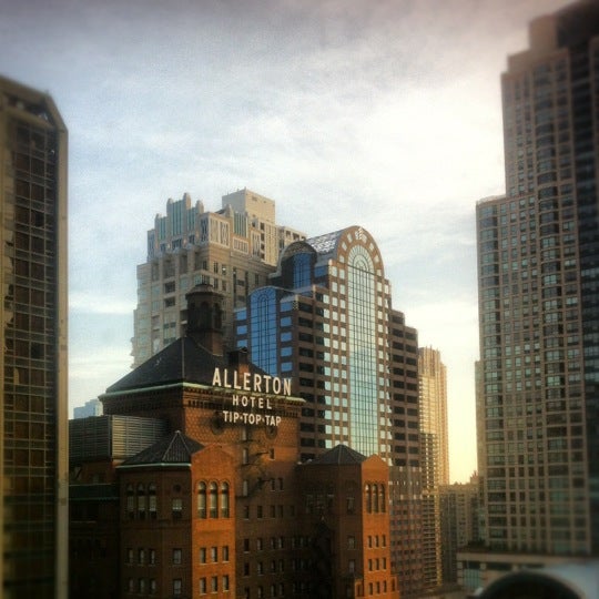 6/19/2012 tarihinde Ossi T.ziyaretçi tarafından MileNorth, A Chicago Hotel'de çekilen fotoğraf