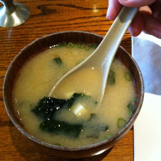 4/15/2012 tarihinde Fiona M.ziyaretçi tarafından Wild Ginger Pan-Asian Vegan Cafe'de çekilen fotoğraf