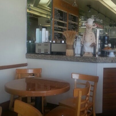9/6/2012 tarihinde Phillip Sheppard T.ziyaretçi tarafından Posh Cafe'de çekilen fotoğraf