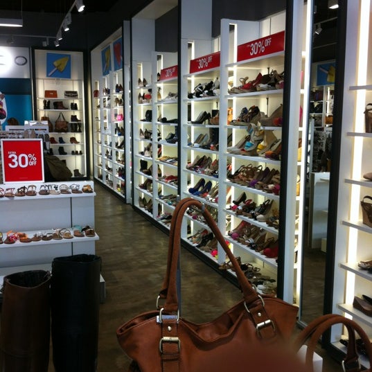 Aldo Now Closed Shoe Store In Chicago