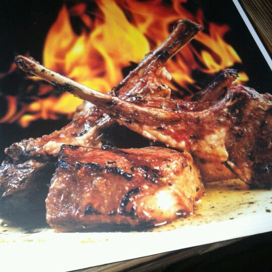 Photo prise au Beeves Steakhouse par Oya A. le9/4/2012
