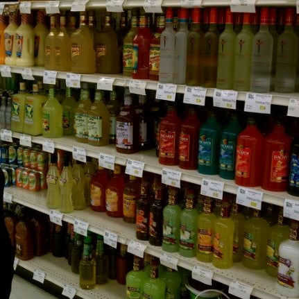 5/23/2012にTim W.がExit 9 Wine &amp; Liquor Warehouseで撮った写真