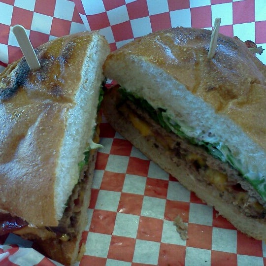 Photo prise au Pork Belly Grub Shack par Aileen D. le8/24/2012