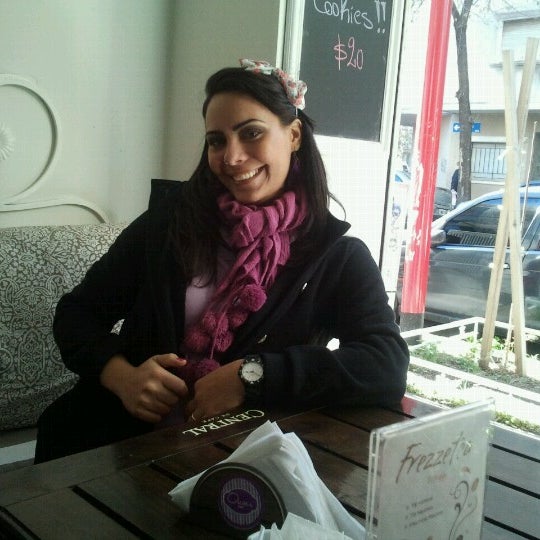 Foto tirada no(a) Oum&#39;s Cafe por Lumax A. em 7/5/2012
