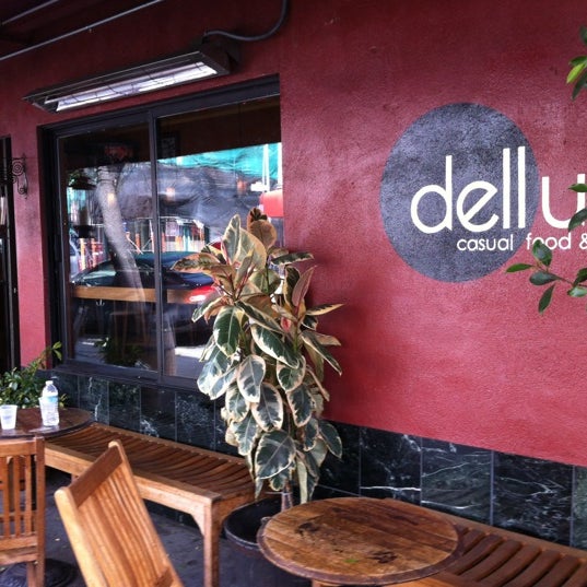 8/21/2012에 Bob Q.님이 Dell&#39;uva Wine Bar &amp; Cafe에서 찍은 사진